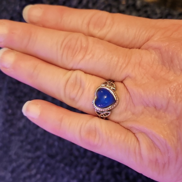 Mood Ring Heart Shaped Temperature. Sensing Color Changing. New In the package. - Picture 6 of 11